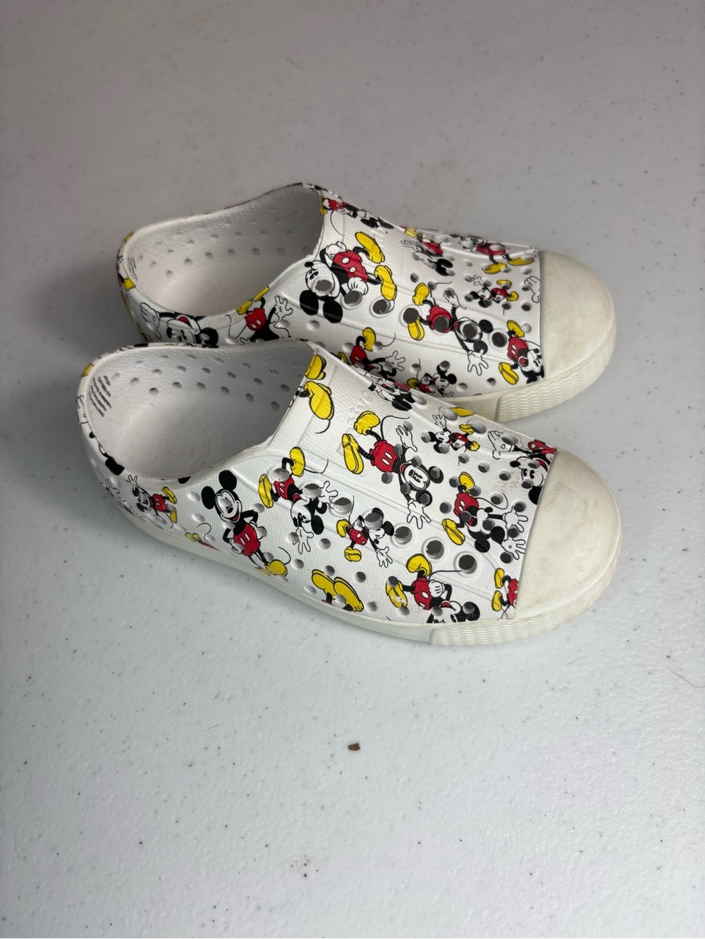 Native Jefferson White Disney Mickey Mouse Child Sandals Size 9
